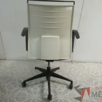 Lote 019 - Silla ejecutiva color blanco - Imagen 2