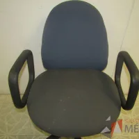 Lote 026 - Silla operativa, con ruedas, asiento y respaldo en tela - Imagen 3