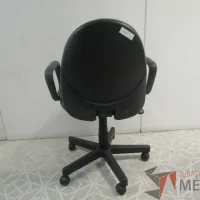 Lote 026 - Silla operativa, con ruedas, asiento y respaldo en tela - Imagen 2