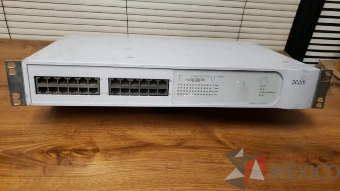 Lote 166 - SWITCH 24 3COM Modelo SUPERSTACK 3 3300 - Imagen 2