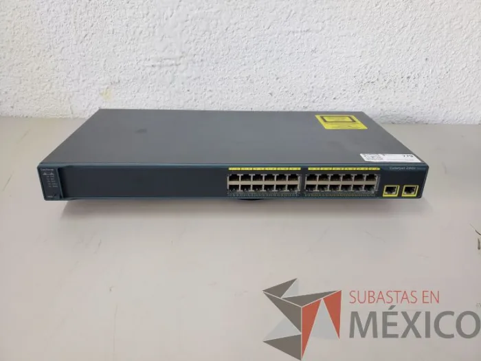 Lote 028 - SWITCH POE CISCO de 24 puertos Modelo WS'C2960'24TT'L V02 - Imagen 2