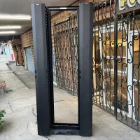 Lote 073 - Rack con organizador de cables laterales