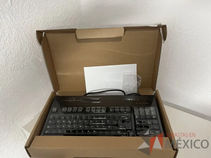 Lote 025 - Teclado con lector de banda magnética, UNITECH, Modelo: K2712SU-B