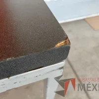 Lote 001 - Mesa de trabajo con estructura metálica y cubierta color gris - Imagen 8