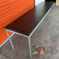 Lote 001 - Mesa de trabajo con estructura metálica y cubierta color gris - Imagen 12