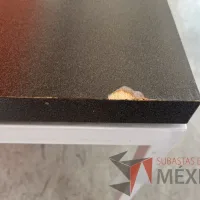 Lote 004 - Mesa de trabajo con estructura metálica y cubierta color gris - Imagen 4