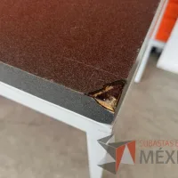 Lote 004 - Mesa de trabajo con estructura metálica y cubierta color gris - Imagen 6