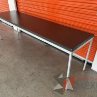 Lote 004 - Mesa de trabajo con estructura metálica y cubierta color gris - Imagen 8