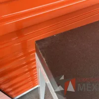 Lote 061 - Mesa de trabajo con estructura metálica y cubierta color gris - Imagen 6