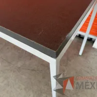 Lote 061 - Mesa de trabajo con estructura metálica y cubierta color gris - Imagen 7