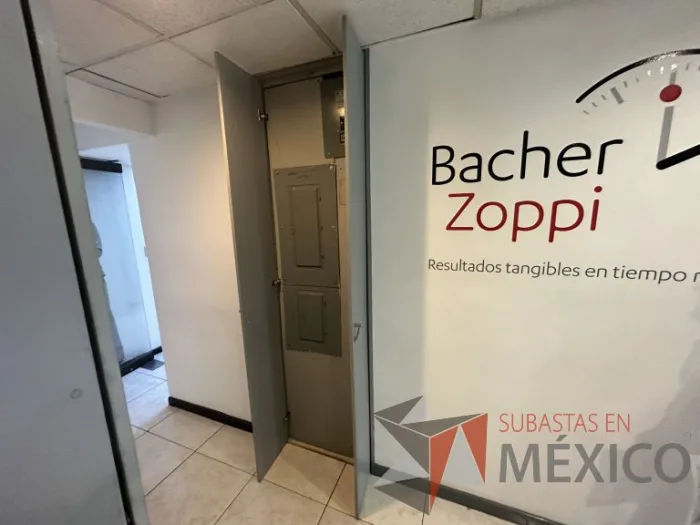 Lote 039 - Gabinete empotrado alto con 2 puertas color gris