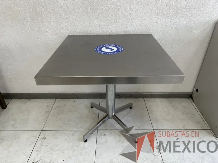 Lote 057 - 2 Mesas de comedor con cubierta de metálica - Imagen 7