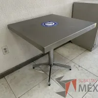Lote 057 - 2 Mesas de comedor con cubierta de metálica - Imagen 4