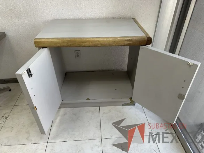 Lote 021 - Gabinete de 2 puertas con 1 entrepaño - Imagen 9