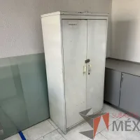 Lote 058 - Gabinete metálico alto color blanco - Imagen 5