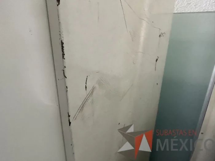 Lote 058 - Gabinete metálico alto color blanco - Imagen 8
