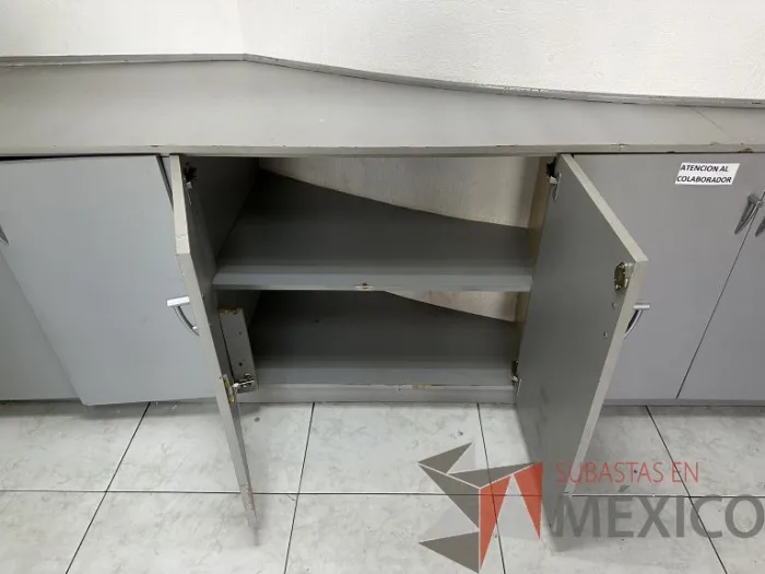 Lote 031 - Gabinete empotrado con 7 puertas color gris - Imagen 11