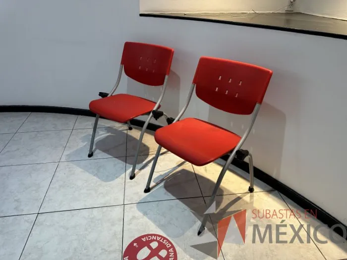 Lote 045 - 2 Sillas de visita con asiento y respaldo color rojo - Imagen 3