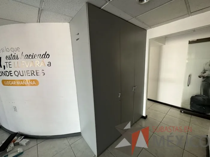 Lote 038 - Gabinete empotrado alto con 2 puertas color gris - Imagen 5