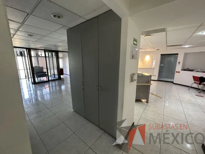 Lote 038 - Gabinete empotrado alto con 2 puertas color gris - Imagen 6