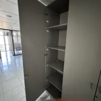 Lote 038 - Gabinete empotrado alto con 2 puertas color gris - Imagen 10