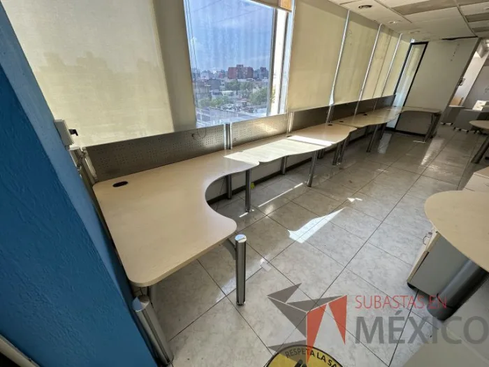 Lote 010 - Estación lineal para 6 personas con cubiertas color madera - Imagen 2
