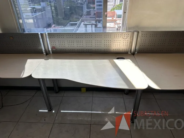 Lote 010 - Estación lineal para 6 personas con cubiertas color madera - Imagen 5