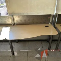 Lote 010 - Estación lineal para 6 personas con cubiertas color madera - Imagen 6