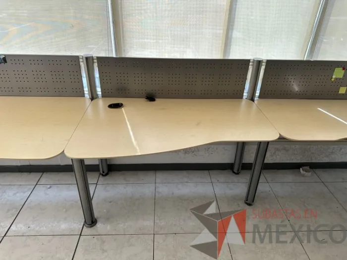 Lote 010 - Estación lineal para 6 personas con cubiertas color madera - Imagen 12