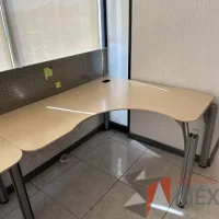 Lote 010 - Estación lineal para 6 personas con cubiertas color madera - Imagen 13