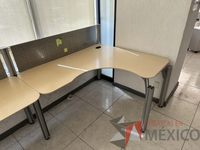 Lote 010 - Estación lineal para 6 personas con cubiertas color madera - Imagen 14