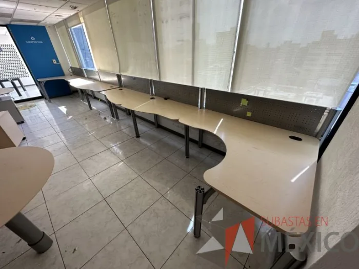Lote 010 - Estación lineal para 6 personas con cubiertas color madera - Imagen 16
