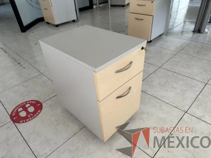 Lote 040 - 2 Archiveros con ruedas de 2 cajones con tapas color gris - Imagen 7