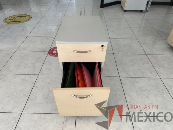 Lote 040 - 2 Archiveros con ruedas de 2 cajones con tapas color gris - Imagen 3