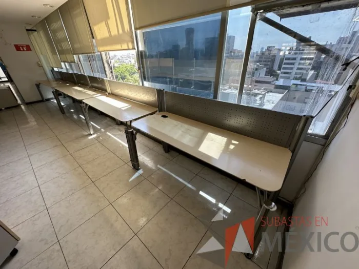 Lote 009 - Estación lineal para 4 personas con cubiertas color madera - Imagen 3
