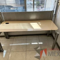 Lote 009 - Estación lineal para 4 personas con cubiertas color madera - Imagen 5