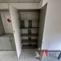 Lote 018 - Gabinete empotrado de 12 puertas color gris - Imagen 5