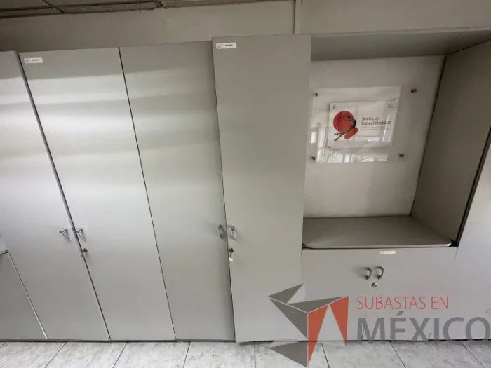Lote 018 - Gabinete empotrado de 12 puertas color gris - Imagen 8
