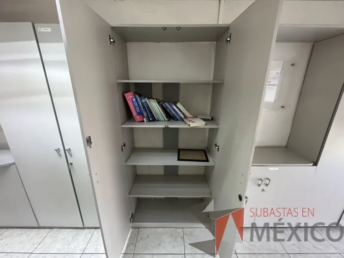 Lote 018 - Gabinete empotrado de 12 puertas color gris - Imagen 10