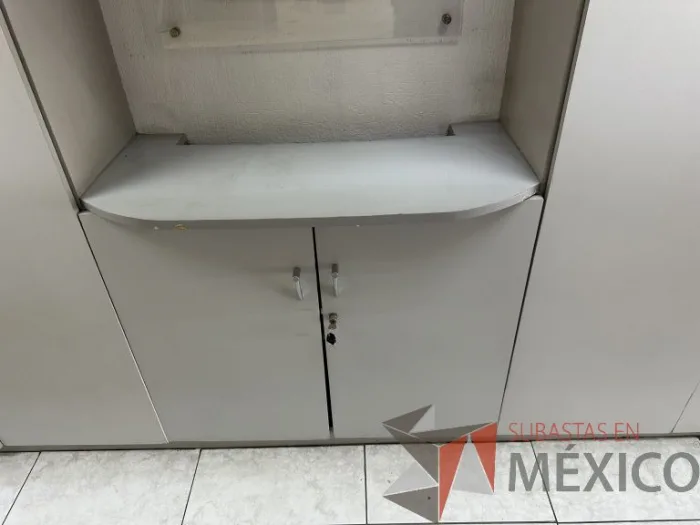Lote 018 - Gabinete empotrado de 12 puertas color gris - Imagen 17