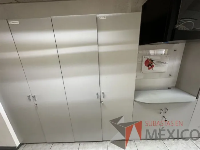 Lote 018 - Gabinete empotrado de 12 puertas color gris - Imagen 21