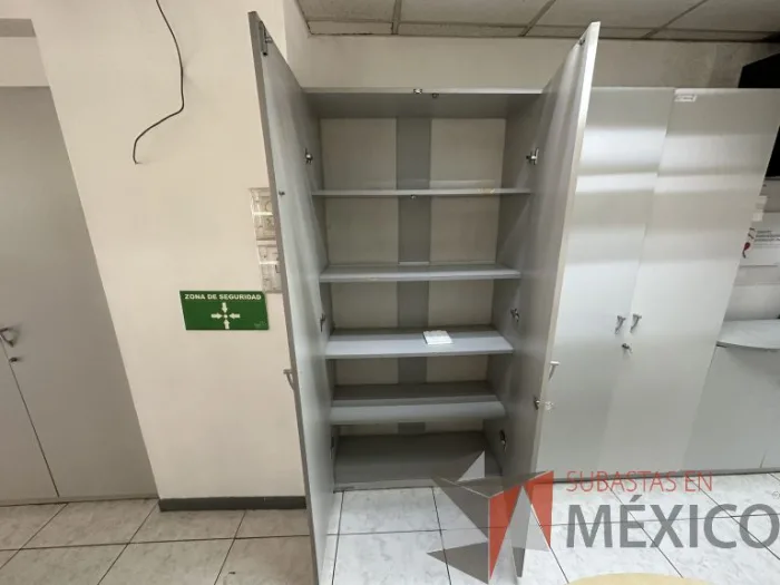 Lote 018 - Gabinete empotrado de 12 puertas color gris - Imagen 24