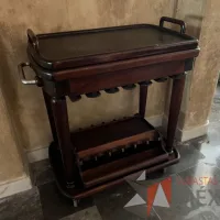 Lote 013 - Carrito de servicio en madera con charola desmontable cava y bebidas - Imagen 3