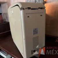 Lote 016 - Maquina productora de servilletas húmedas, se desconocen condiciones de funcionamiento - Imagen 2