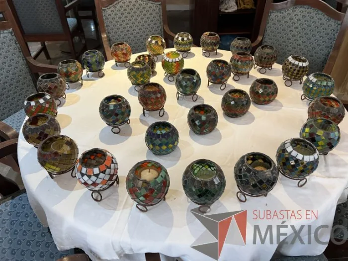 Lote 021 - 28 Porta velas con base