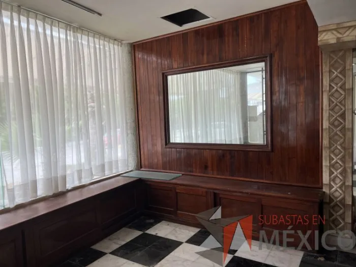 Lote 026 - Recubrimiento de pared de madera con espejo