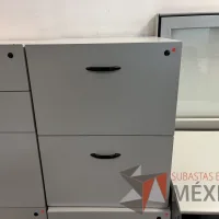 Lote 033 - 2 Archiveros verticales de 2 cajones color gris