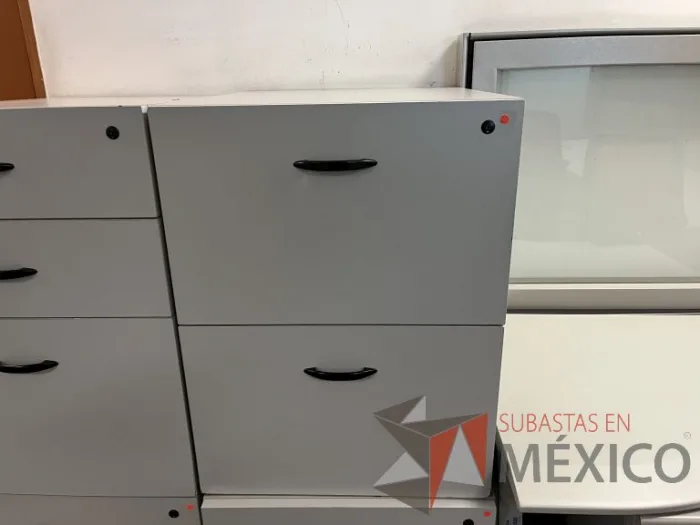 Lote 033 - 2 Archiveros verticales de 2 cajones color gris