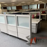 Lote 035 - Estación de trabajo para 12 personas de mampara alta con 12 archiveros verticales de 3 cajones - Imagen 8