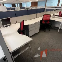 Lote 035 - Estación de trabajo para 12 personas de mampara alta con 12 archiveros verticales de 3 cajones - Imagen 3